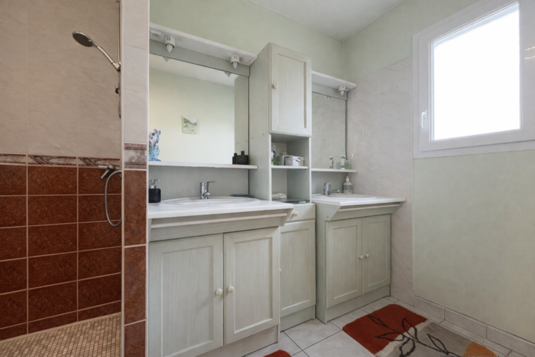 Photo du bien immobilier ancien MAISON FAMILIALE 180m2 hab sur GREZIEU LA VARENNE limite CRAPONNE